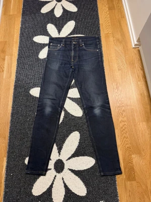 Nudie jeans selvage - mycket schyssta nudies  i väldigt bra skick storlek 30/32! Jeansen är selvage! Skicka samma dag som köp skriv för mer frågor eller info Mått ⬇️ Längd 102 cm  waist 41|