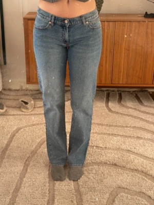Blå jeans med låg midja - Endast tvättade 