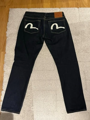 Evisu jeans - Säljer dessa Evisu jeans. Storlek W31 L34. Om du har frågor är det bara att ställa. Snabb affär kan jag gå ner i pris 