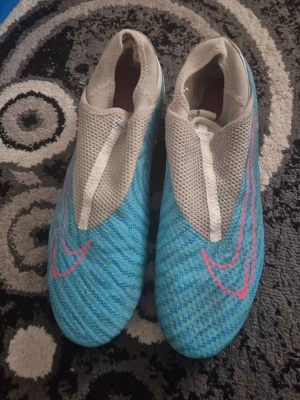 Gamla nike phantoms - Nike phantom snygga men spelar inte fotboll längre.