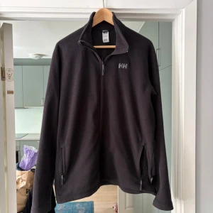 Helly Hansen Fleece - Helly Hansen Fleecetröja i storlek L, mycket bra skick, inget fel på den