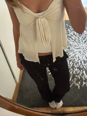 Linne Ginatricot - Luftigt knytlinne som är öppen fram, beige. Mycket sparsamt använt.