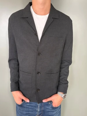 Grå Overshirt - Storlek: M | Skick: 10/10 | Nypris: ca 1500kr