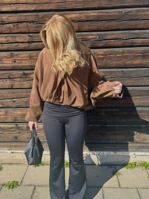 Zara mocka jacka - Säljer denna underbara mocka jacka från Zara💓💓🤗🤗Storlek M men sitter som S. Nypris 699kr