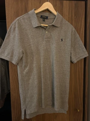   Polo Ralph Lauren piké - Riktigt fin piké från Polo, Helt ny sick, sparsamt använd. Passar dig som är runt 180 så sitter som M