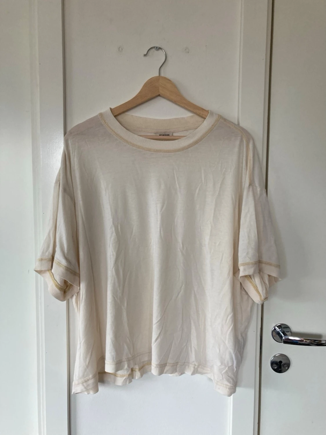Vit/Gul oversized t-shirt från Weekday