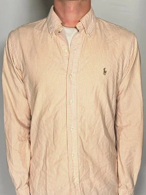Ralph lauren skjorta - 👕 Plagg: Skjorta                                                           📏 Storlek: S                                                               🏷️ Märke/Modell: Ralph Lauren slim Fit                                   ✨ Skick: Fint skick                                                        💬 Vid frågor är det bara att skriva!                                                                                          🛍️ Gramenti