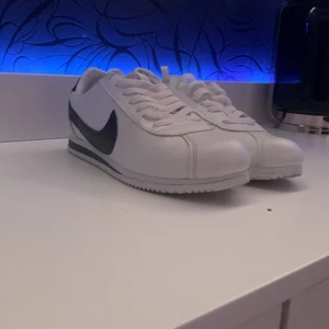 Nike cortez - Nike cortez storlek 40 nästan ny