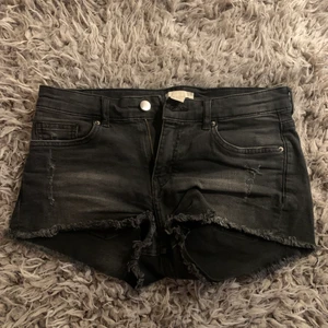 Shorts  - Säljer dem här fina jeans shortsen 💗💗💗