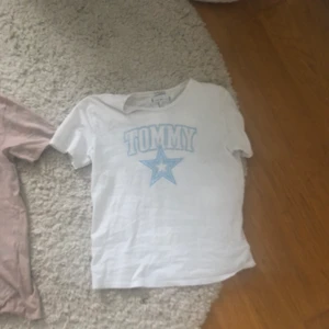 Tommy Hilfiger tröja!  - Säljer denna Tommy tröja! Äkta och köpt på NK för 400kr! 