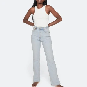 Jeans Bikbok - hej finisar!! säljer mina fina bikbok jeans då jag beställde två och dem var för små. dessa är i ljusblå och har slits i storlek 24 längd 32 :) dem är i helt nytt skick och köparen står för fraktkostnad 💗