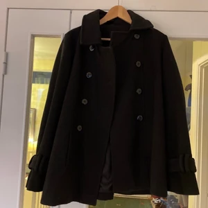 Jätte fin kappa - Kappa perfekt till hösten👌🏽👌🏽  SKRIV PRIVAT FÖR BILDER PÅ❤️