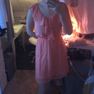 En sommrig rosa klänning