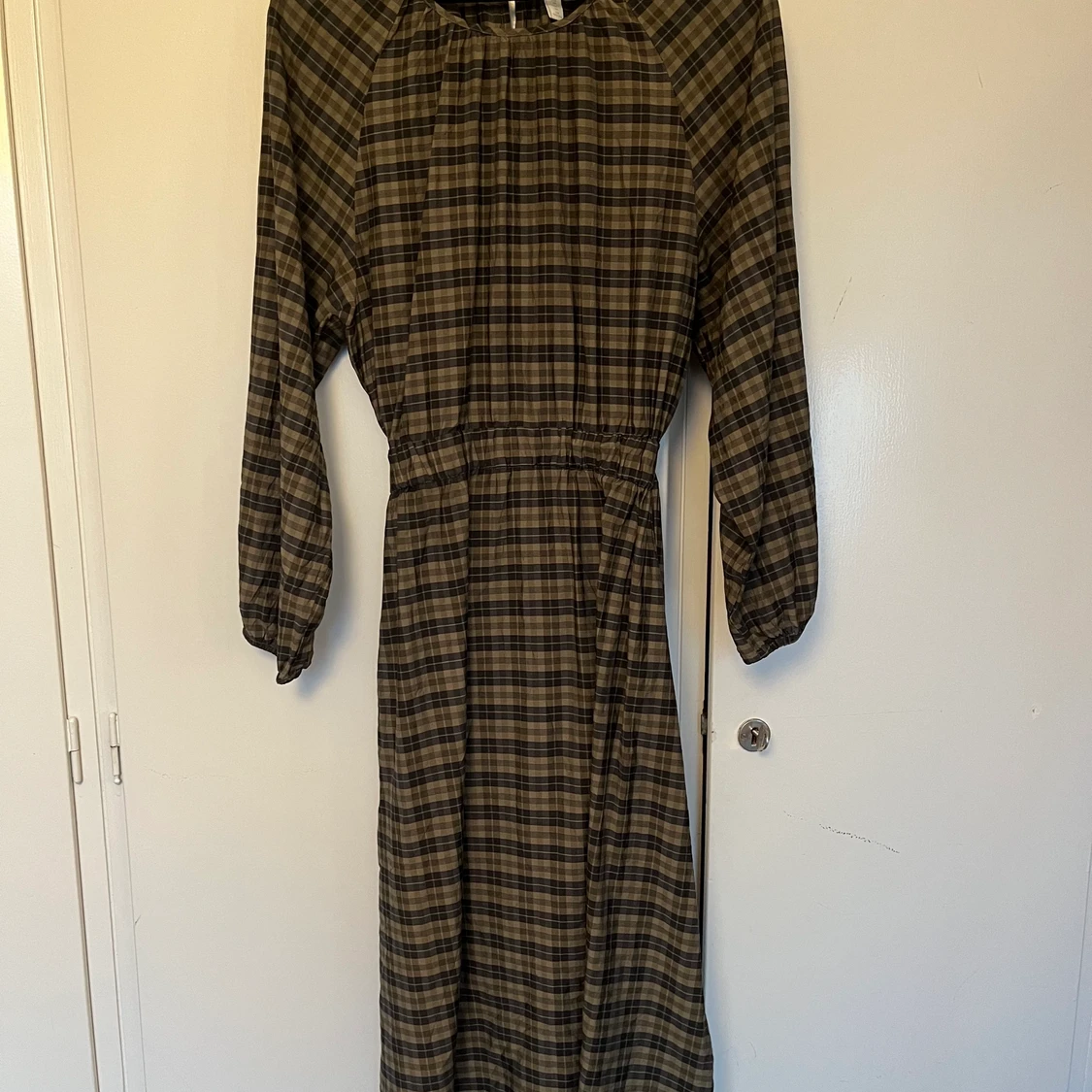 Rutig midiklänning - 90