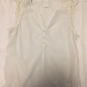 Blus  - Säljer min blus för 180kr.