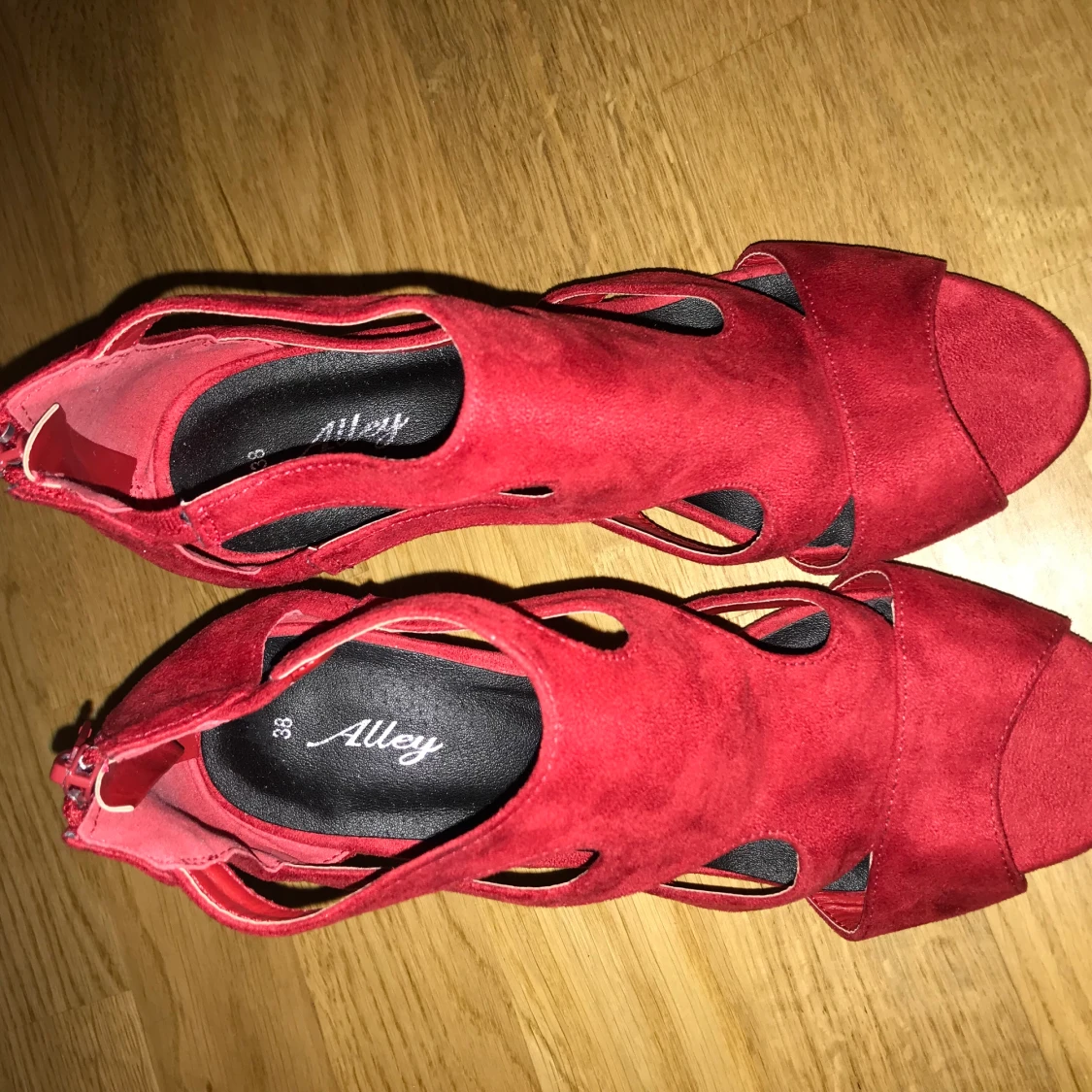 Röda klackskor  - 91