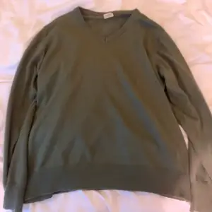 Grön tröja från secondhand (aldrig använt)