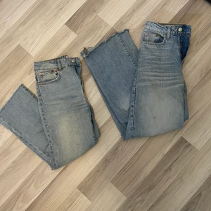 Baggy jeans - Två par jeans i strl Xs som är stora i storleken. Från lager 157. Säljer båda för 100kr