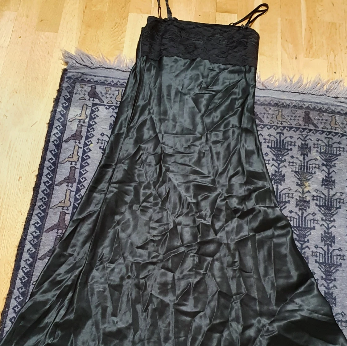 Long fest satin klänning 