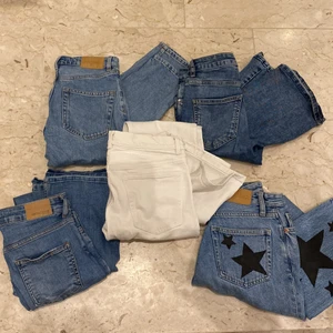 Jeans!! - 💥💥💥Massa jeans i olika modeller och storlekar! Har lagt upp enskilda annonser för alla par förutom de två bootcut jeansen (se bild 2) som delar annons. Kolla in min profil för att se detaljer och priser!!💥💥💥🤩🤩🤩