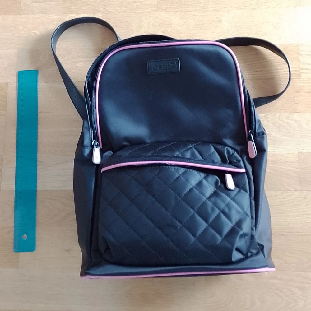 Black practical backpack, bought this summer. Since I have too many bags, I ended up not using it so it is in mint condition. Colour is not faded, it is truly black and has pockets inside of it as shown on the last picture, and one big front pocket with a zip. Ruler of 30 cm for scale. It can comfortably fit a student laptop and even has a division inside for it. Outer impregnation makes it waterproof.. Väskor.