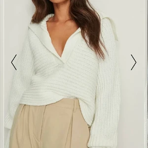 Vit stickad - Stickad tröja från nakd som knappt är använd, slutsåld på hemsidan. Storlek XXS passar XS-S också