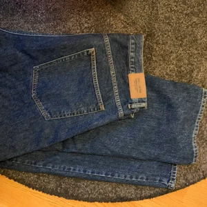 SWEET SKBTS skate loose jeans - Strl L, unisex. Knappt använda. Sjukt sköna skatejeans, har flera stycken! Väldigt loose fit också!