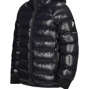 SÖKER Peak Performance jacka! - Söker peak performance jacka svart i storlek s