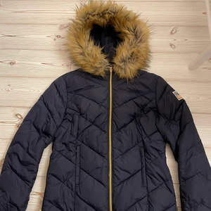 Vinterjacka - Svea vinterjacka storlek S använd en vinter. 300kr 