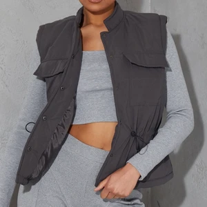 Väst  - Säljer min fina väst för 200kr