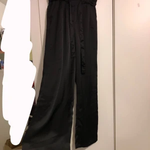 Byxor från bikbok  - Oanvända byxor från bikbok i stl xs