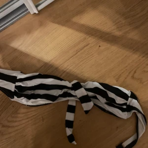 Bikini överdel & trosa - Vill bah bli av me skiten gillar inte färgen 