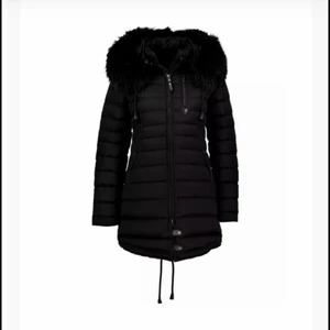 Cedrico vinter/höst jacka  - Säljer min jacka som jag använt förra året då jag köpt en ny, jackan är i nyskick. Storlek S. Köpt för 5999:-