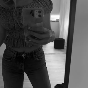 Topp - superfin svart/vit rutig topp från MANGO, aldrig använd (prislappen är kvar) 🤍 nypris 300