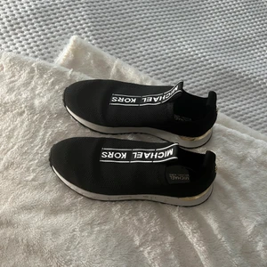 MICHAEL KORSBODIE SLIP ON SOFT STRETCH  - Storlek 39, han använts två gånger 