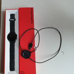 Har en helt ny Oneplus smart watch. Den är helt ny så vet inte hur den fungerar. Jag betalade 1700 kr för den.  Kommer att sälja den till högstbjudande. Orginalkartong instruktioner samt laddare följer givetvis med. Kontakta mig vid intresse.