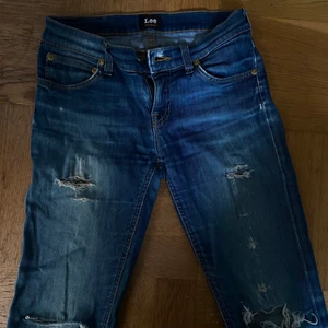 Lågmidjade jeans - Lågmidjade jeans från Lee, tyvärr för små för mig så kan inte visa på, storlek Xs men stretchiga 
