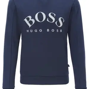 Hej säljer min Hugo boss tröjja i nyskick då den är 1 månad gammal, nypris 1295kr priset ej hugget i Sten 