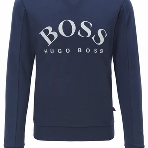 Hugo boss sweatshirt/tröjja  - Hej säljer min Hugo boss tröjja i nyskick då den är 1 månad gammal, nypris 1295kr priset ej hugget i Sten 