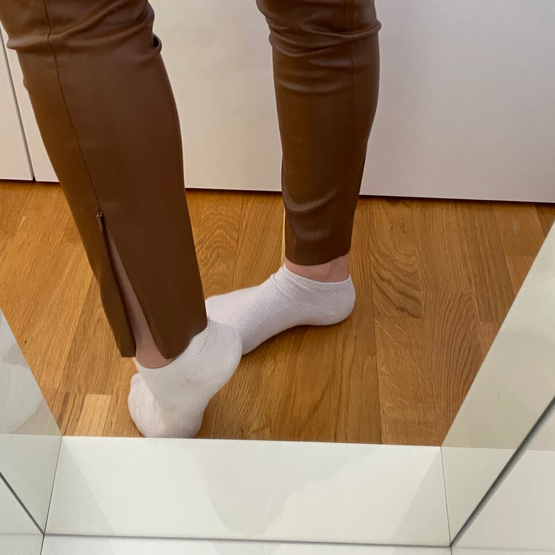 Bruna skinbyxor ifrån Zara storlek M  - 91