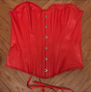 Korsett - Stl 36 europeisk storlek. Knappt använd. Möts bara! 
