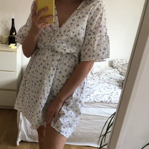 Klänning - En fin sommarklänning i nyskick 