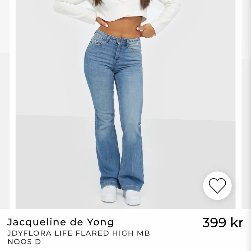 Helt oanvända jeans endast testade, säljer pga att dom va lite för korta , jag är 165cm. Köparen står för frakt. Jeans & Byxor.