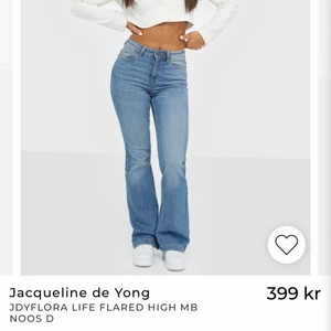 Blåa bootcut jeans w 26 l 30 - Helt oanvända jeans endast testade, säljer pga att dom va lite för korta , jag är 165cm. Köparen står för frakt