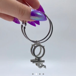 She devil hoops internet girl - Aldrig använda örhängen från internet girl depop 