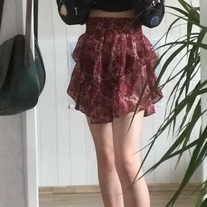 kjol från gina tricot. - säljer denna fina kjolen i storlek 36 från Gina, då jag inte använder den. Den är i väldigt bra skick. 