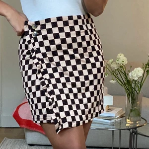 Baum und Pferdgarten kjol storlek 38 - Skickar endast -köparen står för frakt.  För referens är min längd 174 cm. 