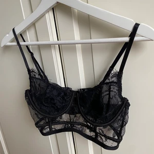 Bralette - Super söt bralette från Shein. Passar A/B kupa💞 köparen står för frakten. 
