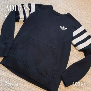 Adidas tröja - Adidas i använt skick. Men fräsch. Vintage 