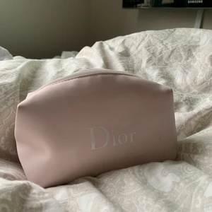 Dior necessär  - Necessär från dior, fint skick! 💕